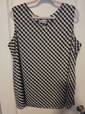 Catherines Black & White Gingham Sleeveless V-Neck Top